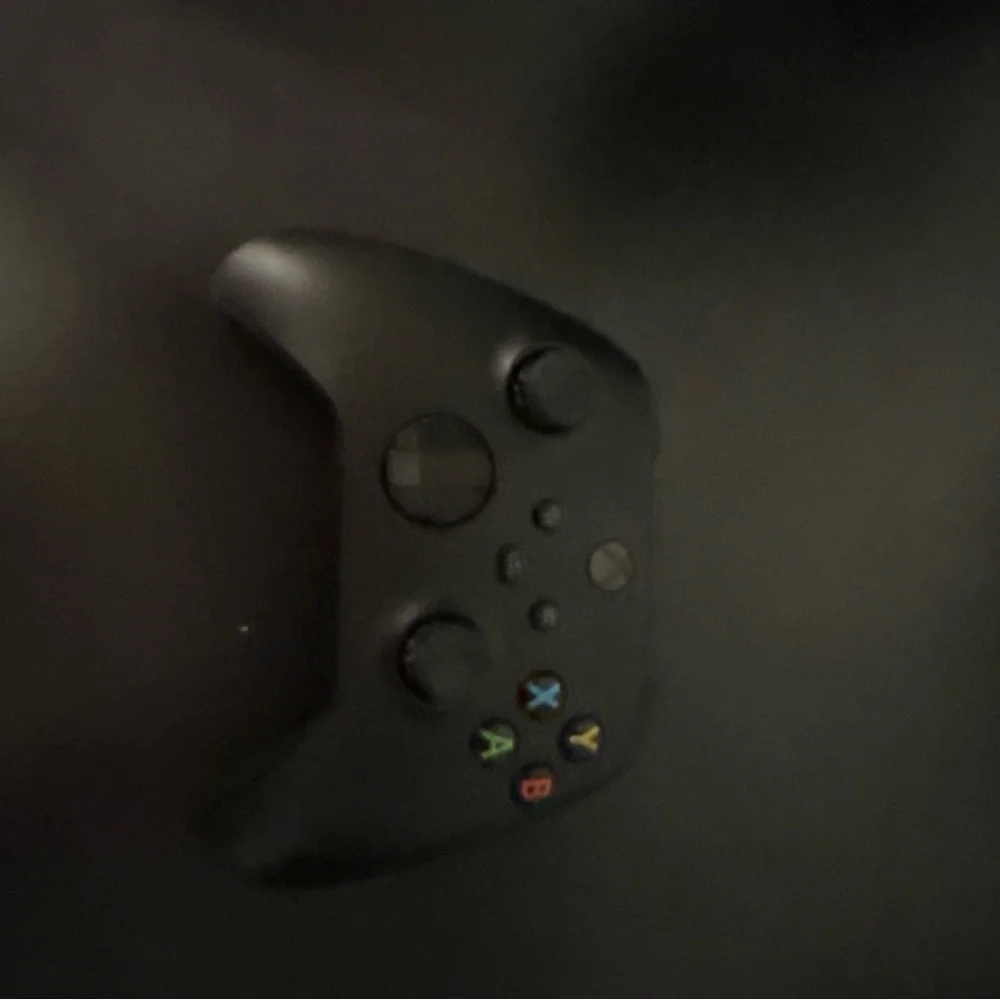 Near Mint Xbox Series S Carbon 1 TB w/ accessories *In description*
